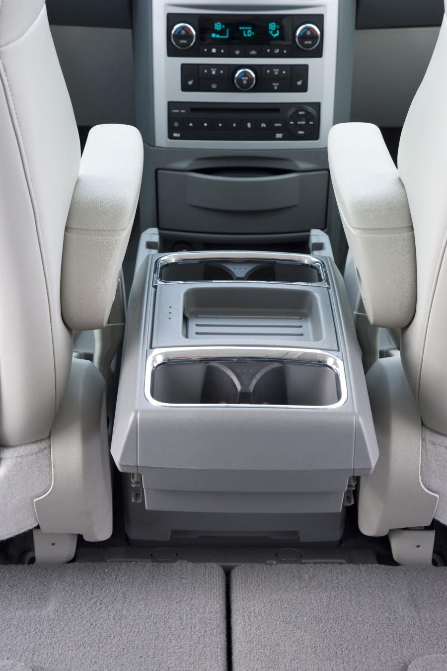  Chrysler Grand Voyager 2008 года  (фото 20 из 108)